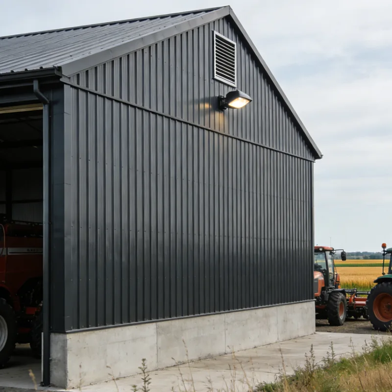 Hangar de stockage en acier pour machines agricoles
