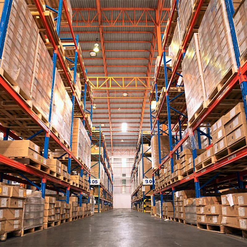 Centre de distribution logistique de structure métallique